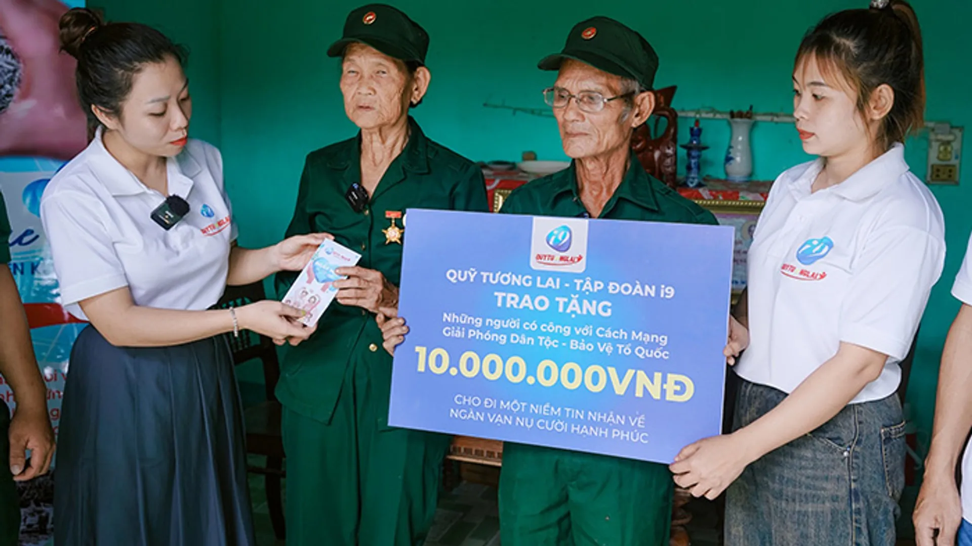 Hình ảnh hỗ trợ khách hàng 33win1