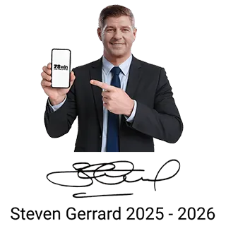 Một người phụ nữ vui vẻ chơi game trên điện thoại tại nhà